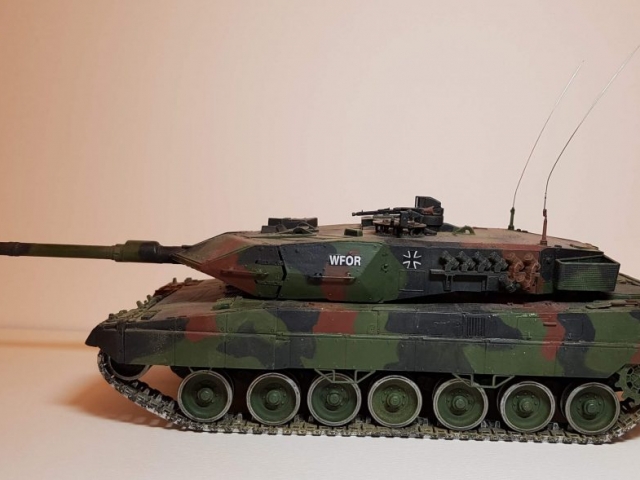 Model of Leopard 2A6M - Side View - 1/35 Scale - Revell Models