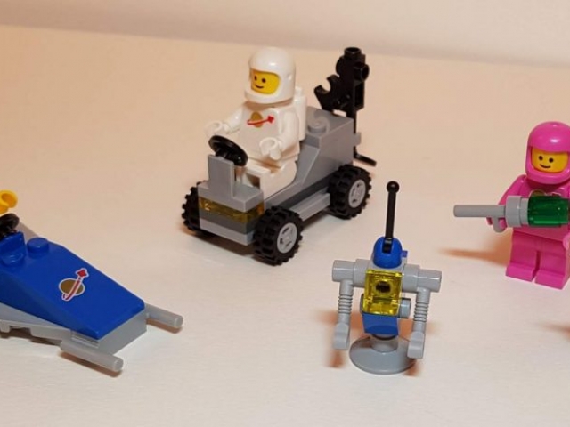 Benny's Space Squad (LEGO 70841) - View 1 - Built By Wright Built